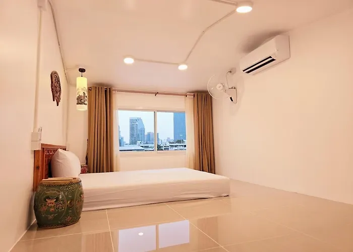 Crane Nest 14 Loft With Views Over Sathorn Bangkok
